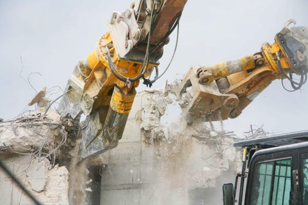Hydraulic shears - dismantling of reinforced concrete structures