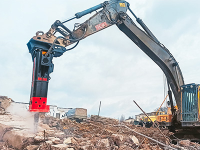 Using a Hydraulic Breaker for Demolition
