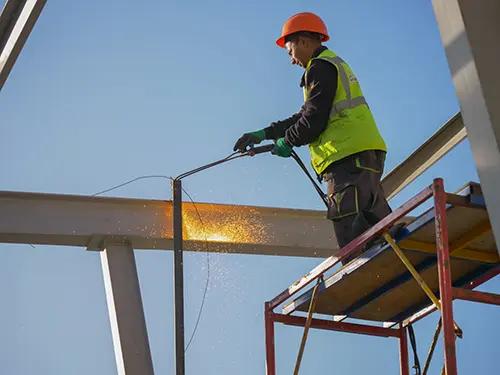 Dismantling of metal constructions